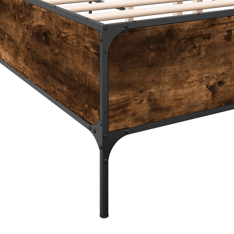 Cadru de pat, stejar afumat 135x190 cm lemn prelucrat și metal