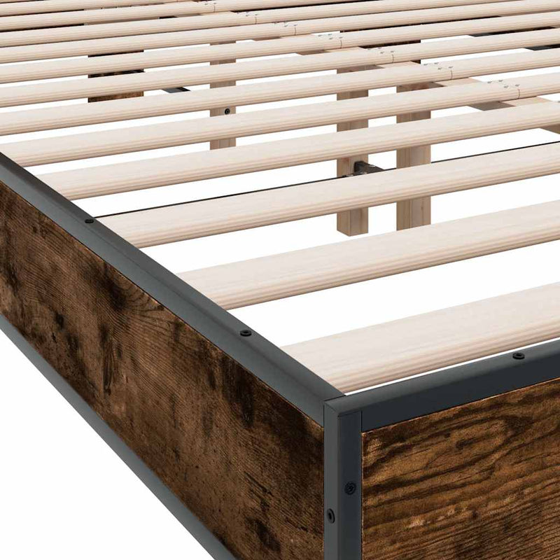 Cadru de pat, stejar afumat 135x190 cm lemn prelucrat și metal