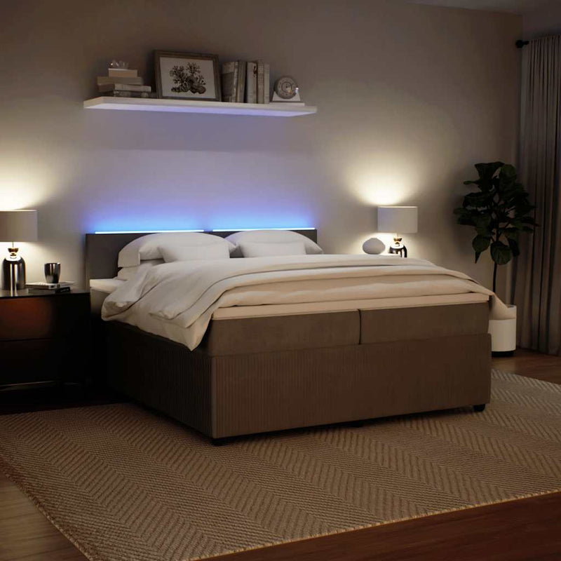 Pat box spring cu saltea, gri deschis, 200x200 cm, catifea