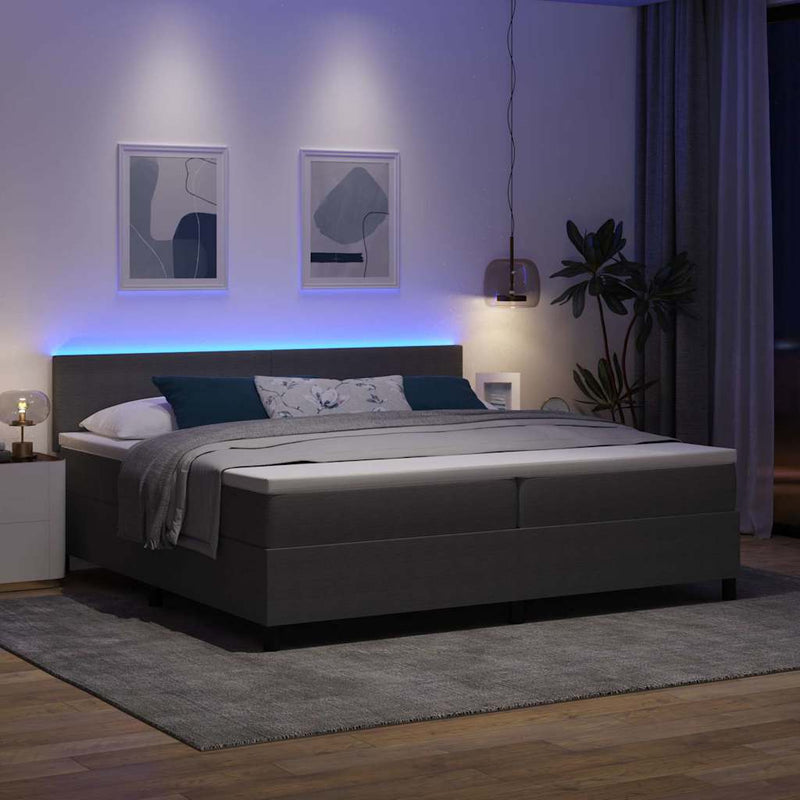 Pat cu arc LED cu headboard Gri deschis și alb. 200 x 200 cm
