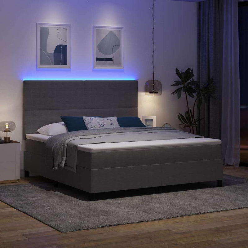Pat cu arc LED cu headboard Gri deschis și alb. 180 x 200 cm