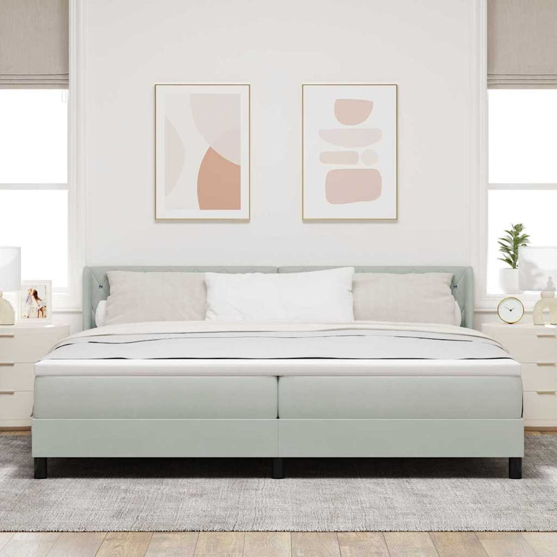 Pat cu arcuri cu headboard Gri deschis 200 x 200 cm Catifea