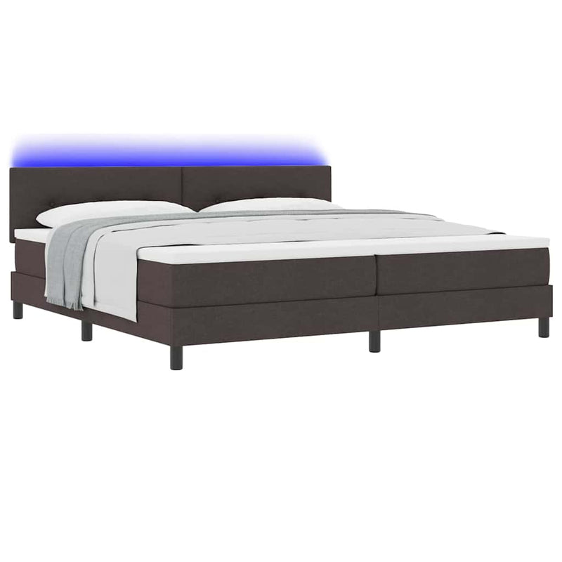 Pat cu arcuri cu benzi LED Maro închis 200 x 200 cm țesătură