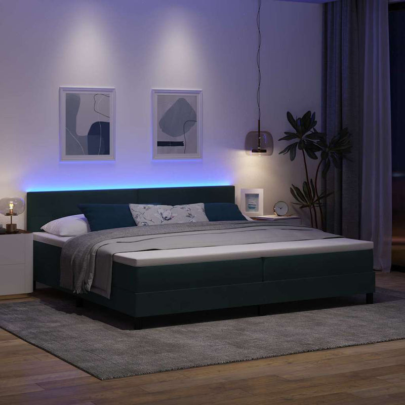 Pat cu arc LED cu headboard Verde închis 200 x 200 cm Catifea