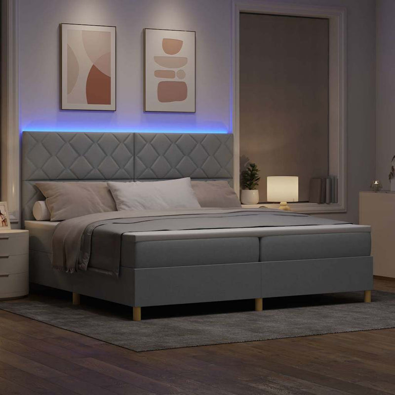 Pat cu arc LED cu headboard Gri deschis 200 x 200 cm țesătură