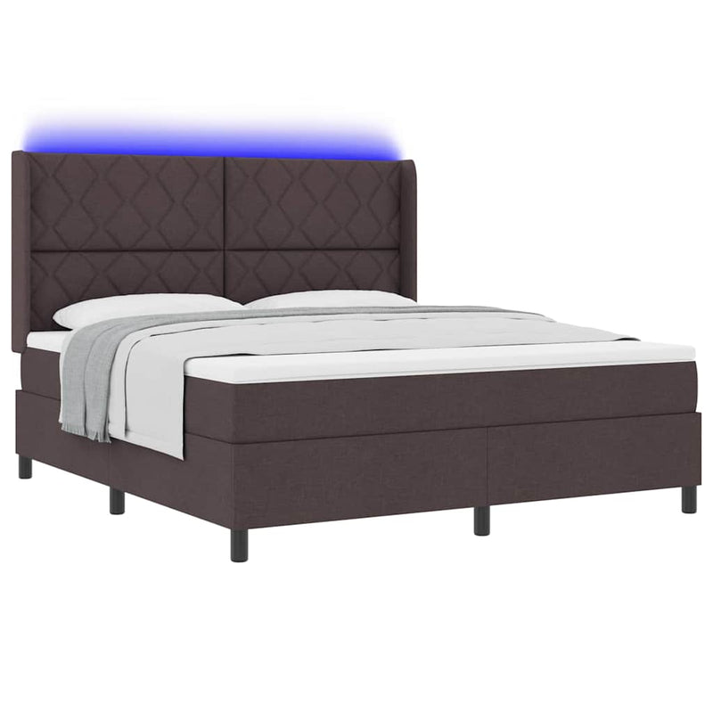 Pat cu arc LED cu headboard Maro închis 180 x 200 cm țesătură