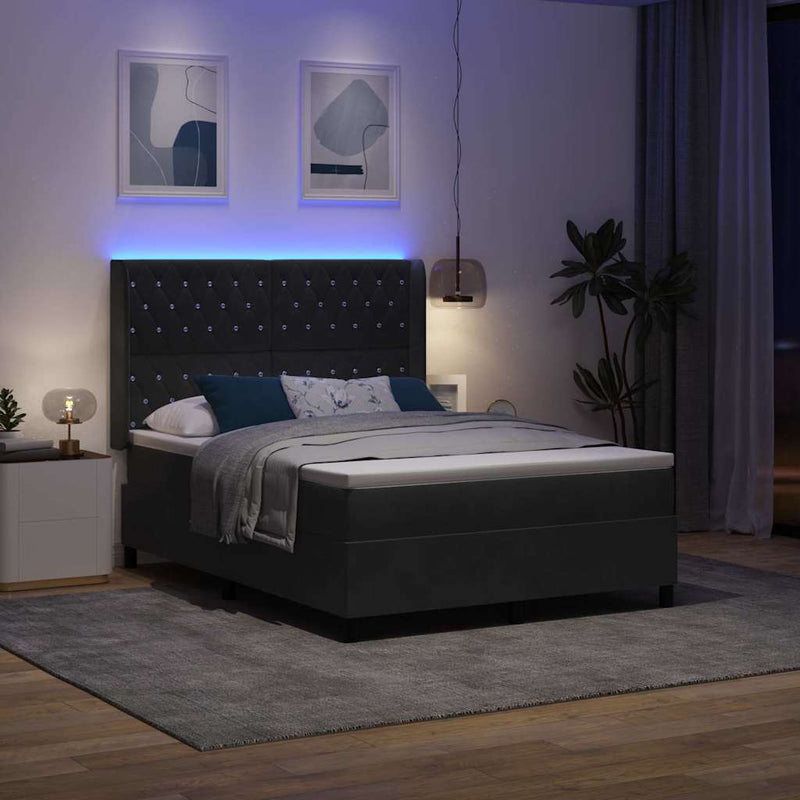 Pat cu arcuri cu benzi LED Negru 140 x 200 cm Catifea