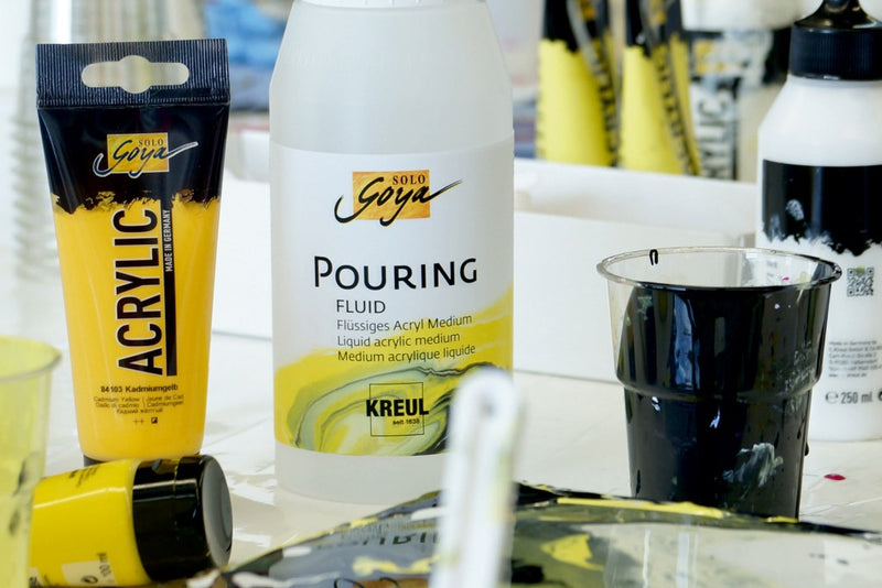 Lichid pentru fluidizarea vopselelor acrilice Kreul Pouring 500 ml
